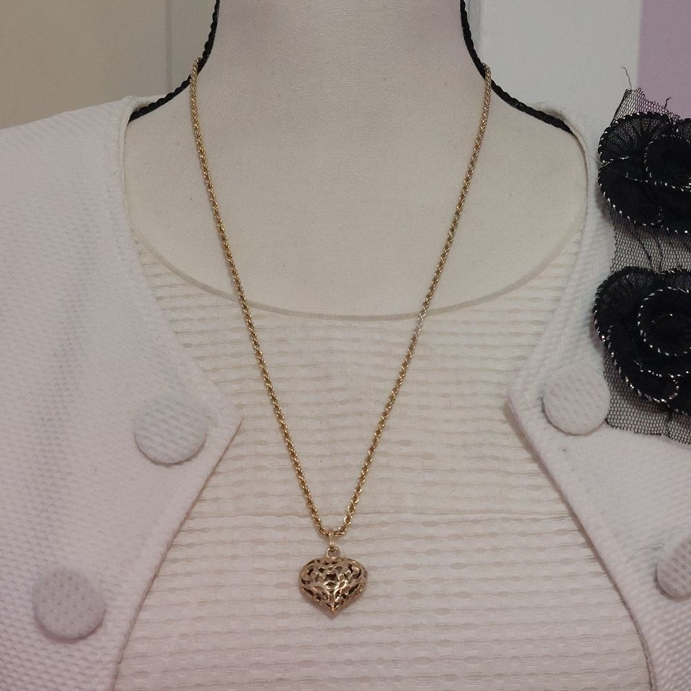 Sunstone Imports Sterling Silver Hammered Cutout 3D Heart Pendant Rope Chain